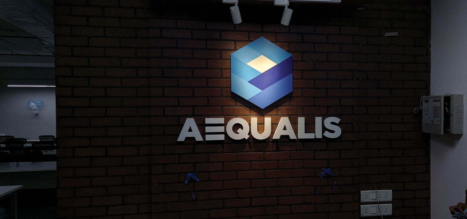 Aequalis